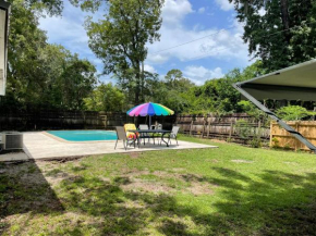 Pool House Under the Trees Near University of Florida